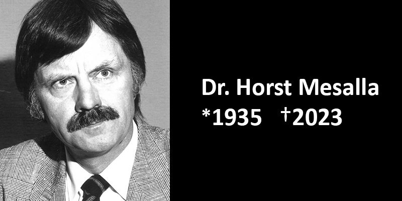 Links das schwarz-weiße Portraitfoto von Dr. Horst Mesalla, rechts ein weißer Schriftzug "Dr. Horst Mesalla *1935 †2023" vor schwarzem Hintergrund